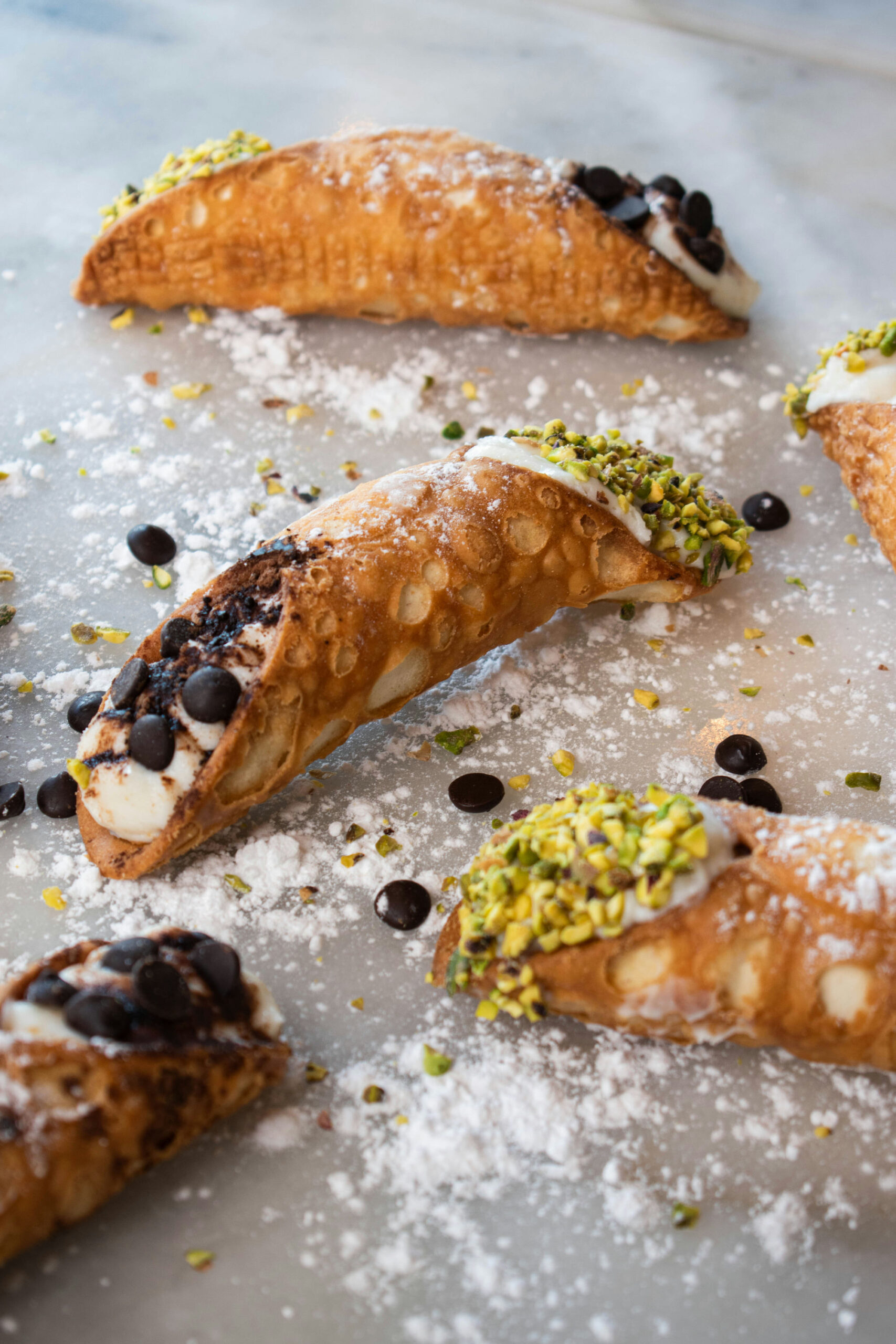 Ingrédients du cannoli: pâte au marsala, ricotta de brebis, pistache