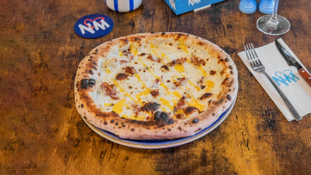 Pizza CARBONARA de la pizzeria napolitaine de 33200