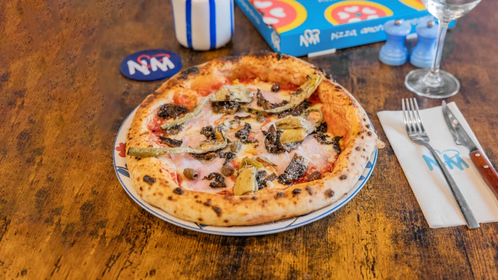 Pizza REGINELLA BEACH napolitaine — pizzeria à Caudéran Nennella Mia