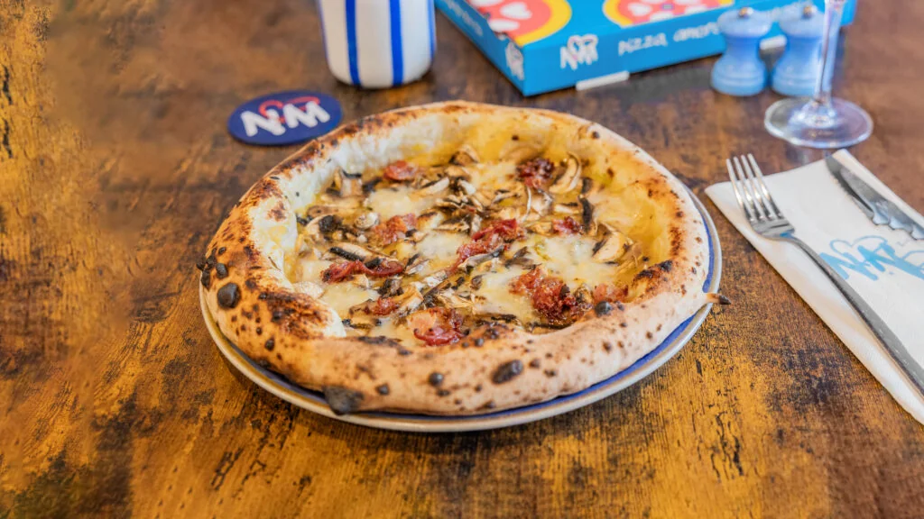 Pizza VA BENE de la pizzeria napolitaine de 33200