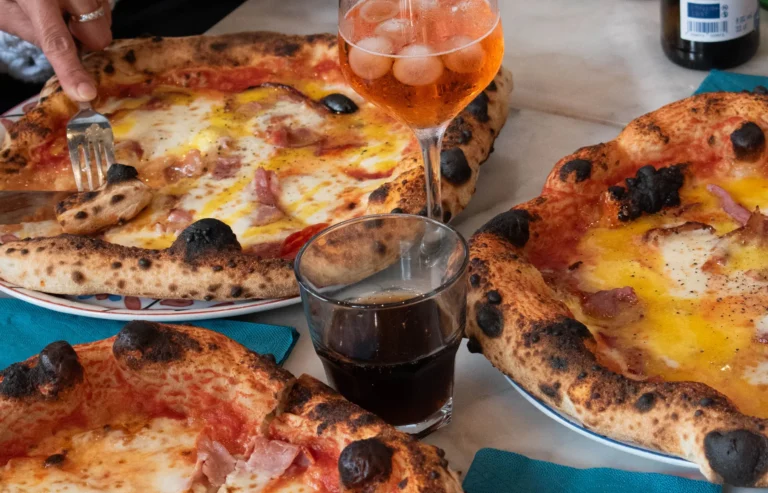 Comment étaler la pâte à pizza à la main ?