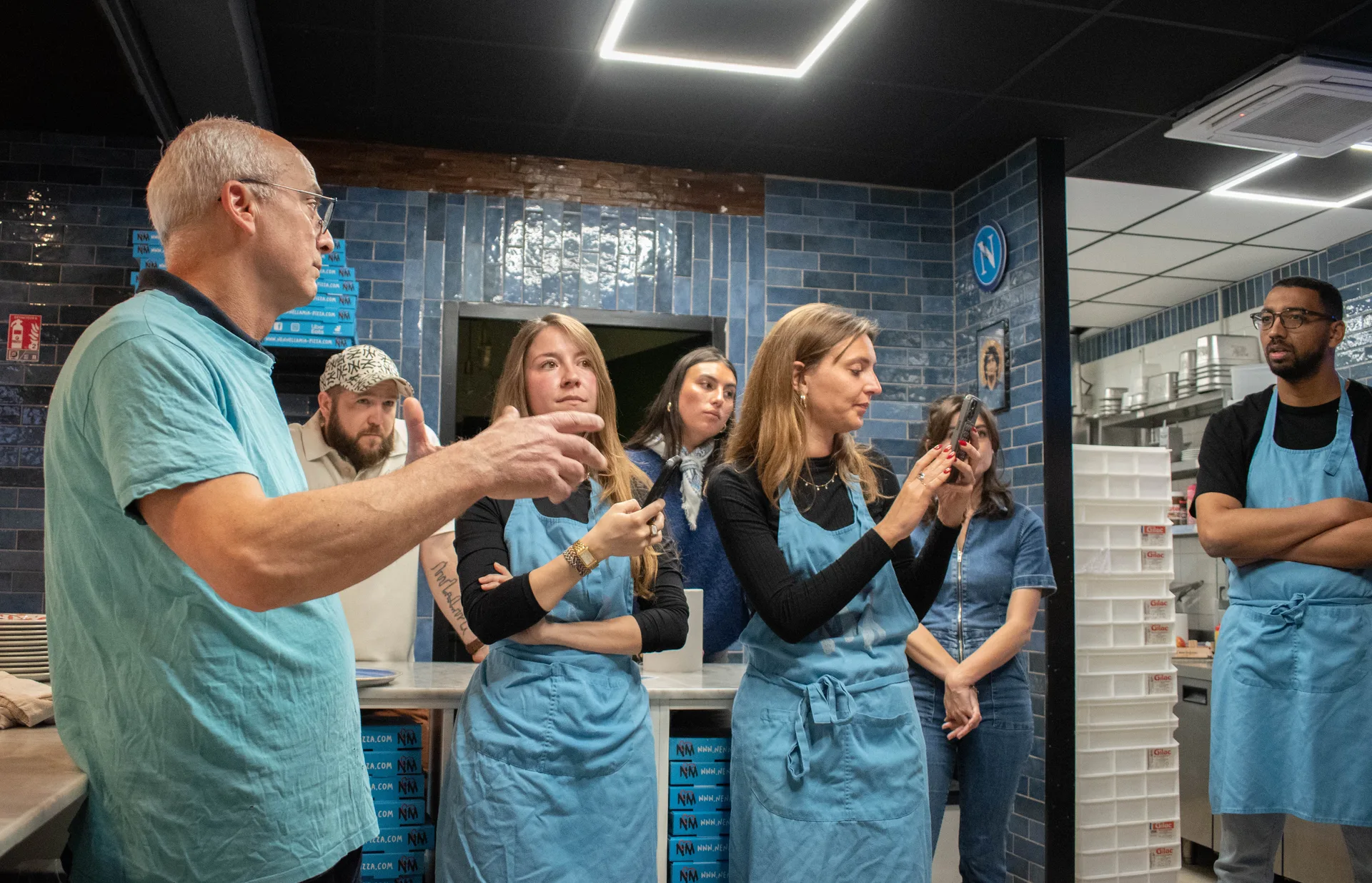 Burrata, focaccia et charcuteries à partager avec Spritz garni d’orange
