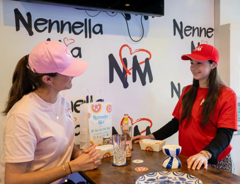 À Naples, mange-t-on la pizza avec une fourchette et un couteau ?
