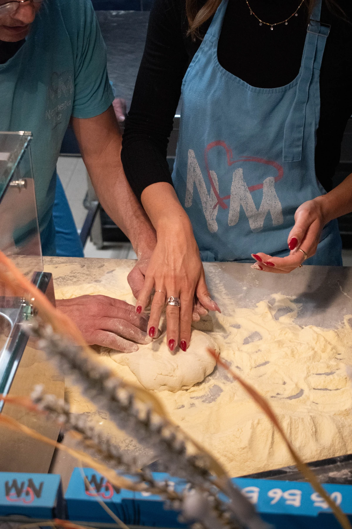 Pizza napolitaine servie chez Nennella Mia au Bouscat pendant une soirée match